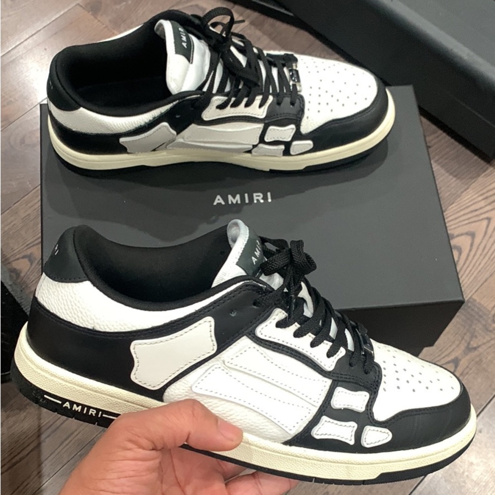 WORN ABOUT 3 TIMES NICE SHOE JUST NOT MY STYLE LOOKING TO SELL THESE!!